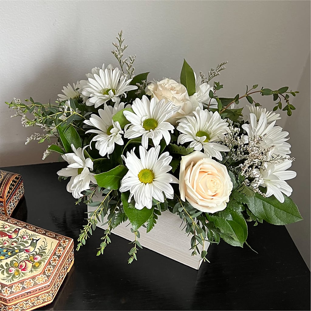 Fresh Linen Box Bouquet –  Flowers In The 419, Toledo OH