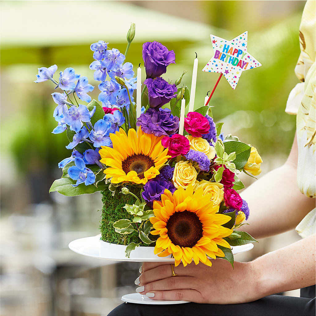 Star of the Day Floral Cake –  Flowers In The 419, Toledo OH